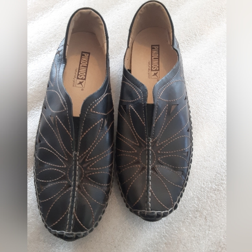 PIKOLINOS Women’s Black Leather Slip-On Floral-Stitch Loafers